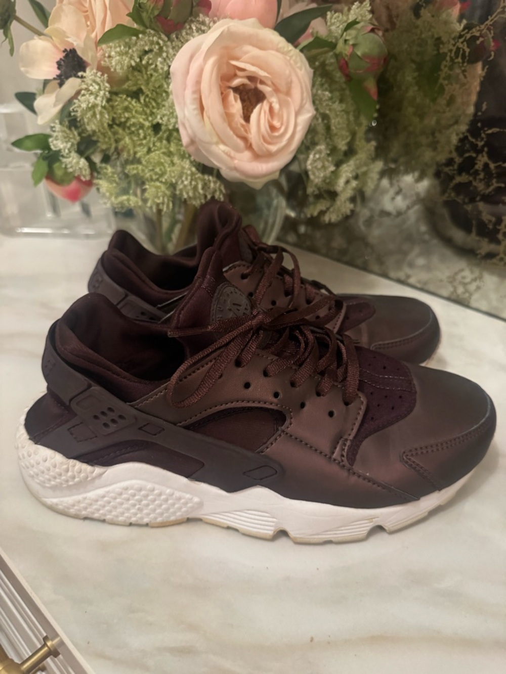 NIKE WOMENS Burgundy Athletic Sneakers